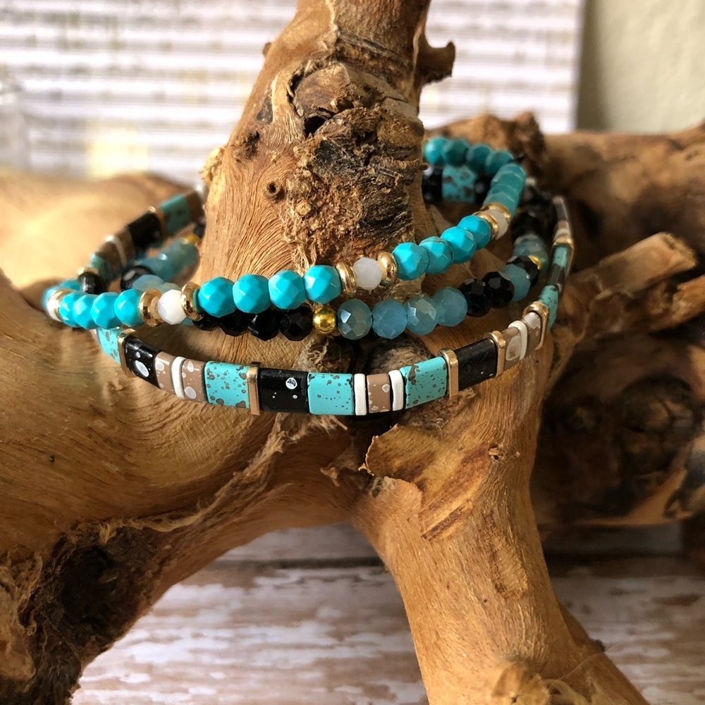 Hand Crafted Turquoise blue and Black Beaded Stretchy Bracelets set of 3 - Picture 3 of 7